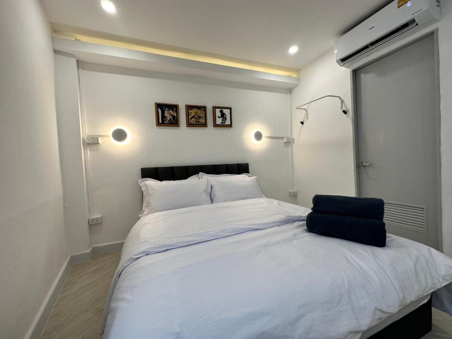 Hostel The White Den Sukhumvit 44 Bangkok Exterior foto