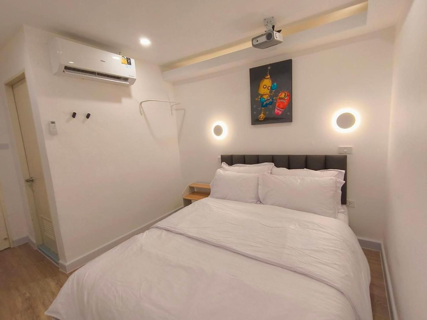 Hostel The White Den Sukhumvit 44 Bangkok Exterior foto