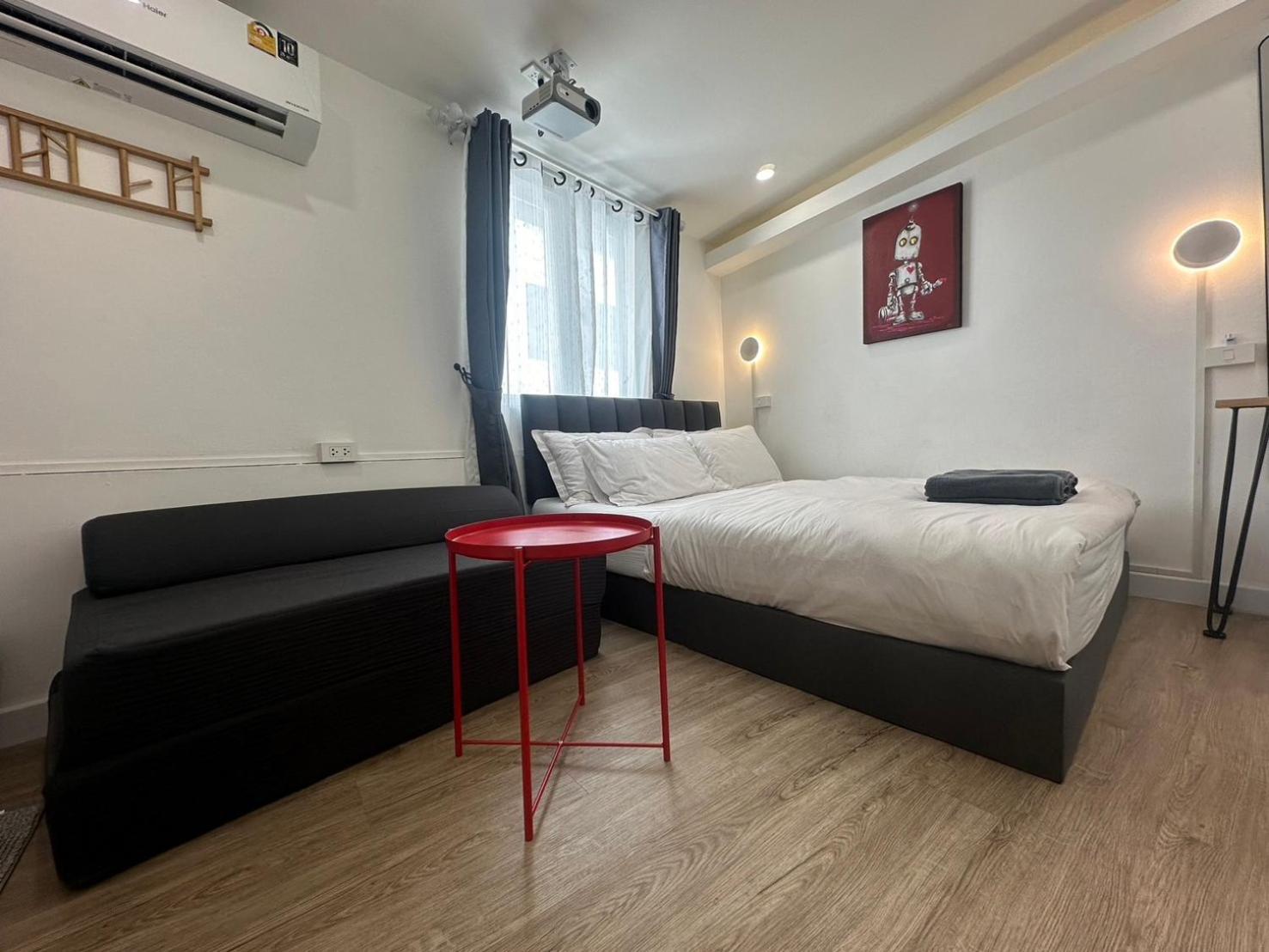 Hostel The White Den Sukhumvit 44 Bangkok Exterior foto